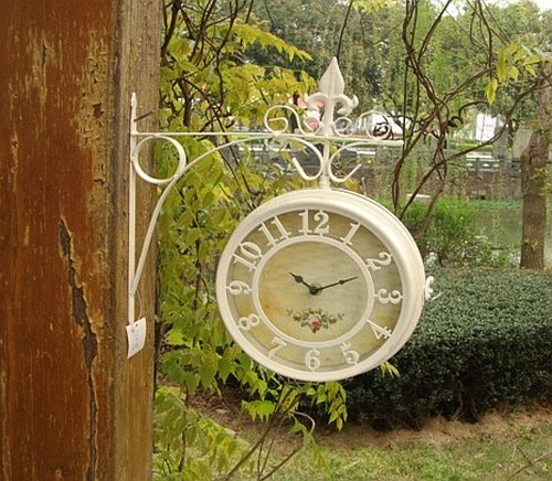 Wanduhr im Landhaus Stil